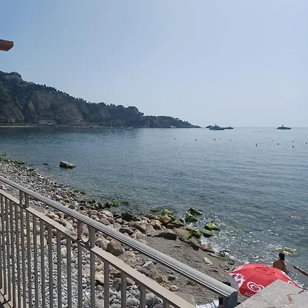 Taorbay Oda ve Kahvaltı Giardini Naxos